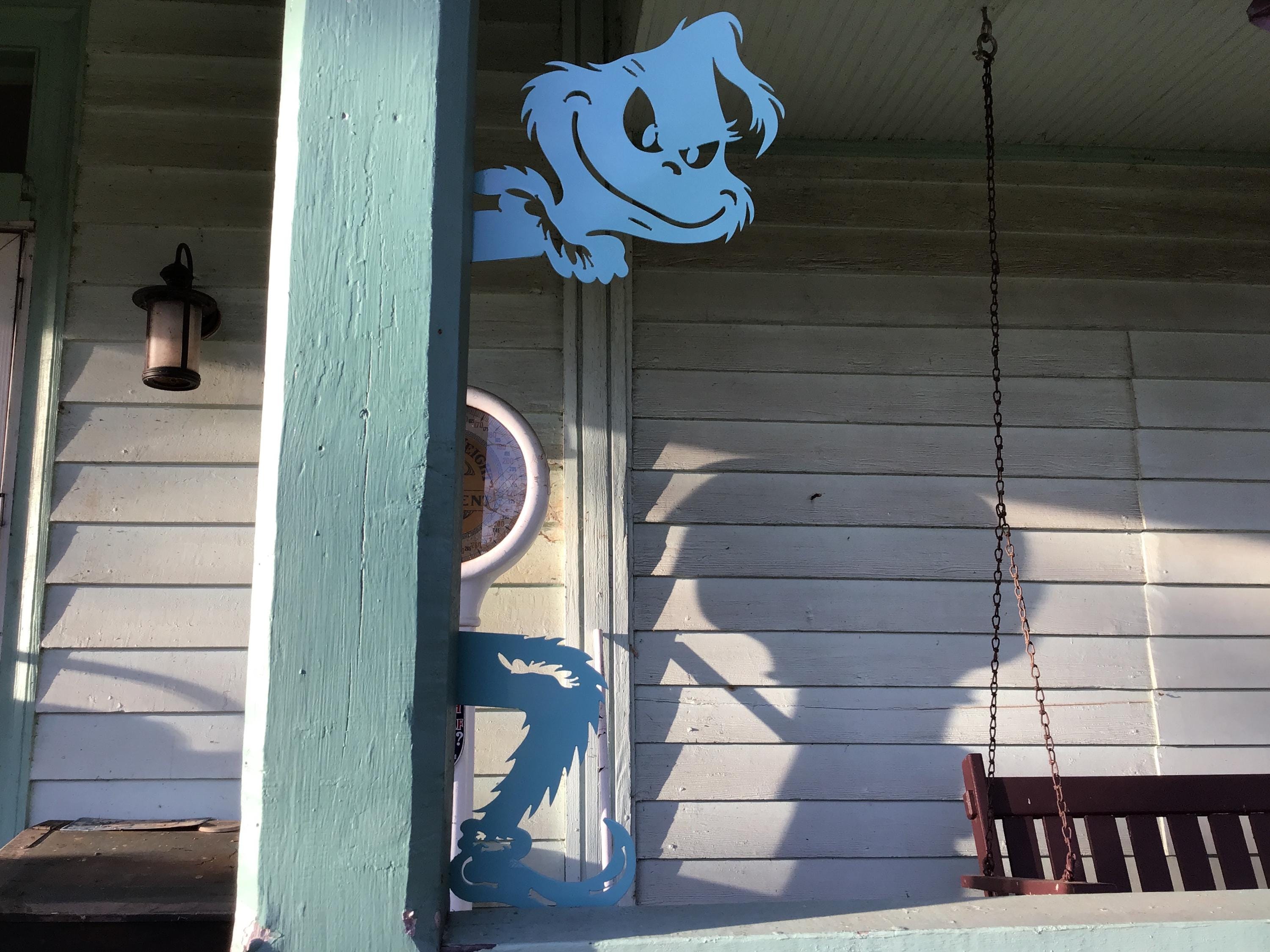 Grinch Metal Art Tropical Grinch 2 Piece Peek a Boo Grinch Outdoor Metal Art Coastal Christmas Grinch Indoor/Outdoor Christmas Metal Art